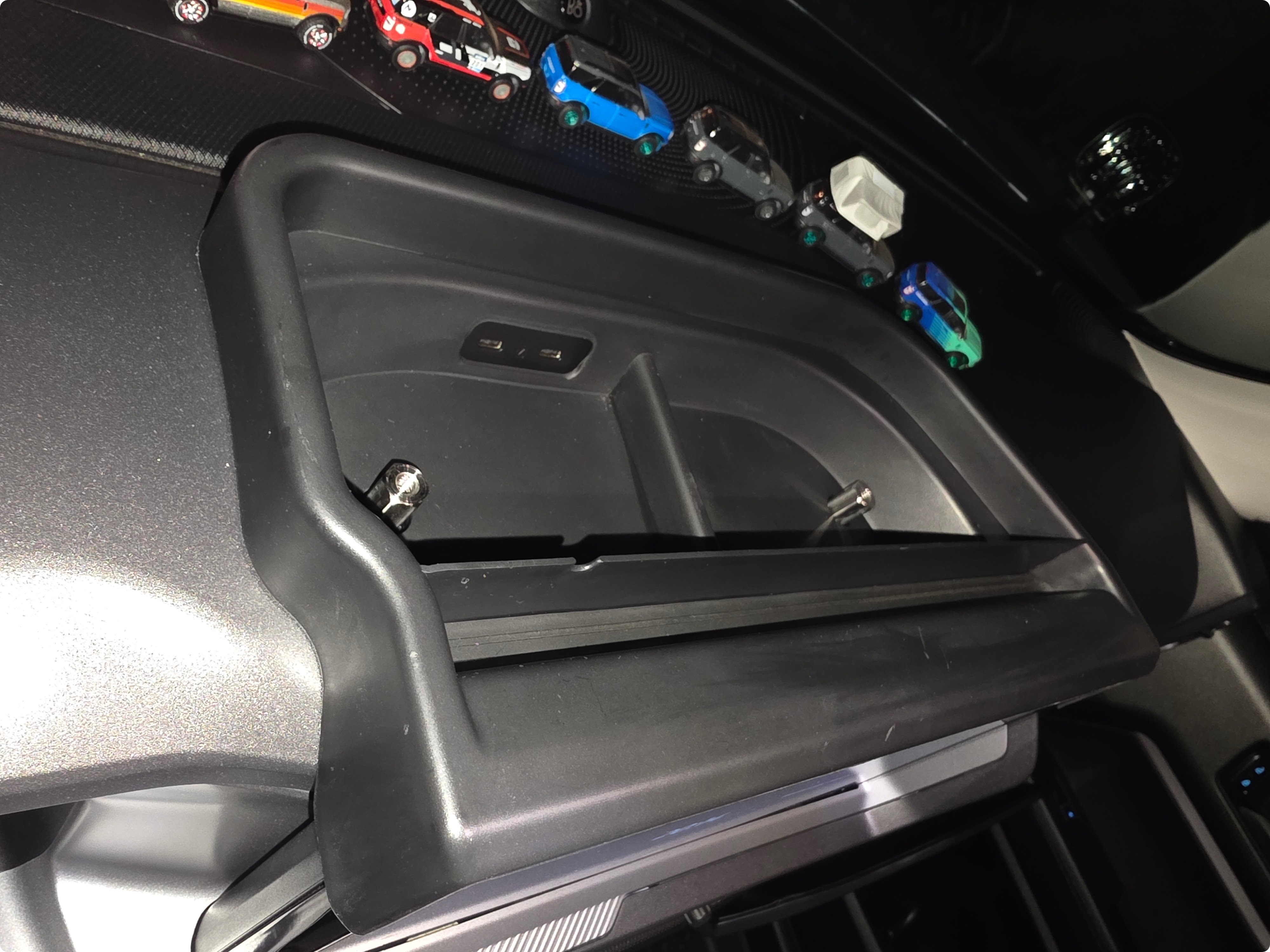 SHAOHAO dash organizer tray in Ford Bronco Sport